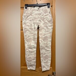 Camouflage Print Cropped Pants